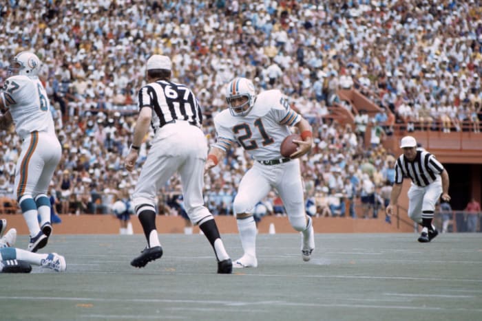 Former Miami Dolphins RB Jim Kiick (21). Credit: phinphanatic.com